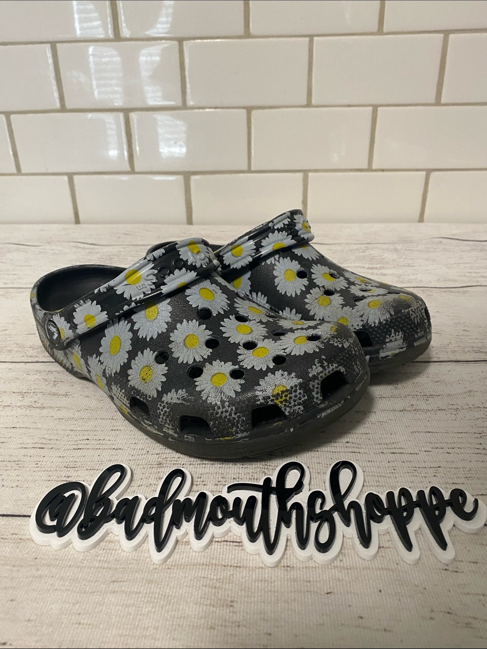 Crocs Classic Clog in Black White Daisy M5 / W7, AS IS